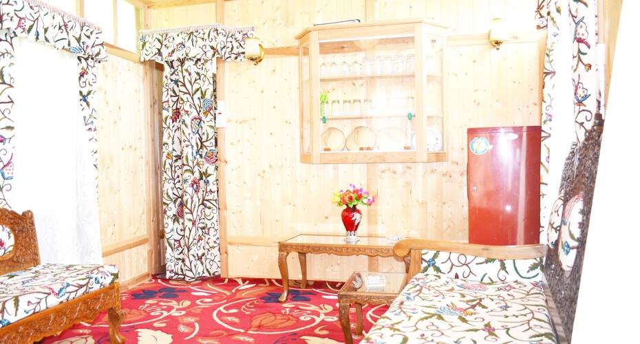 New White House Houseboat, Srinagar 3